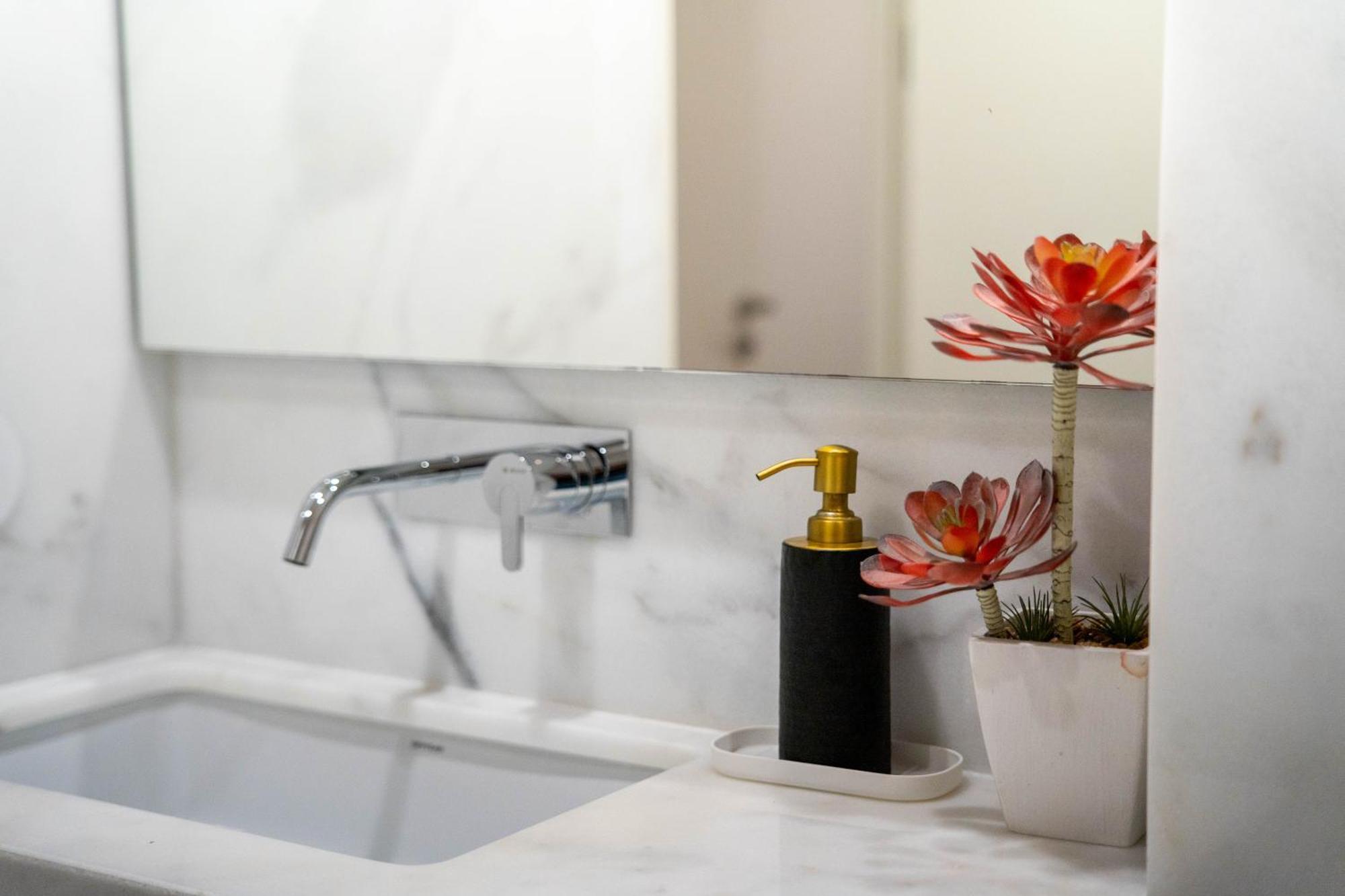 Primrose 1Br Delight W Parking By Lovelystay Porto Exterior foto
